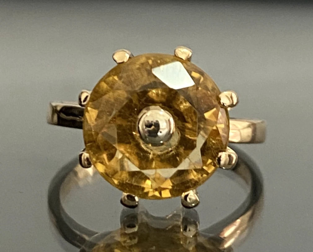 18K Yellow Gold & Orange Stone Set Ring Size M (US 6.15)