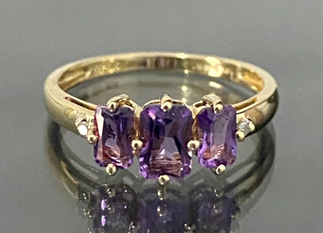 9K Yellow Gold W/ Amethyst & Diamond Ring Size N - 6 3/4