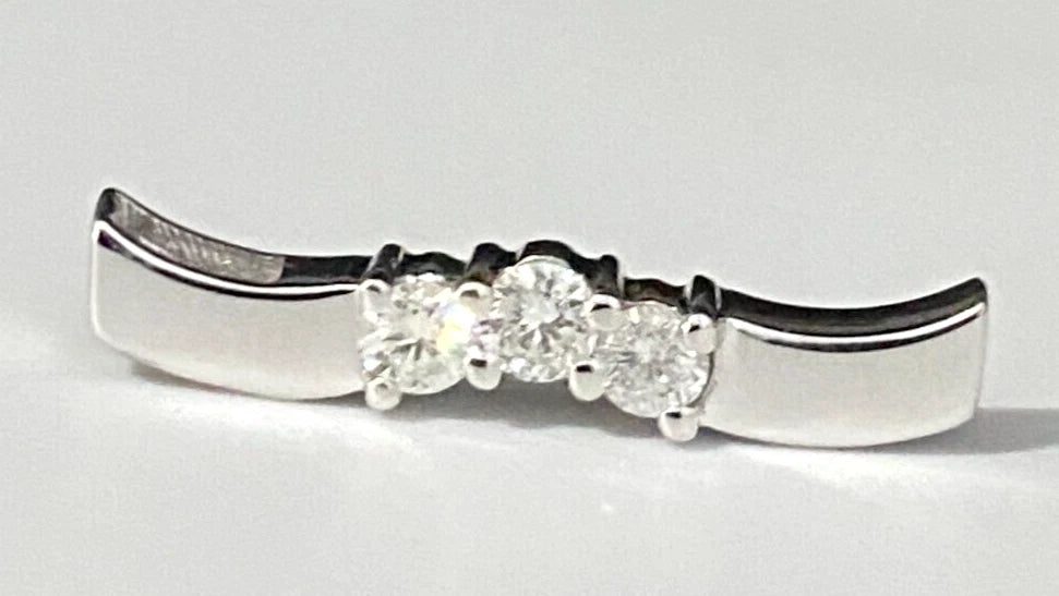 9K White Gold W/ 0.33CT Diamond Pendant
