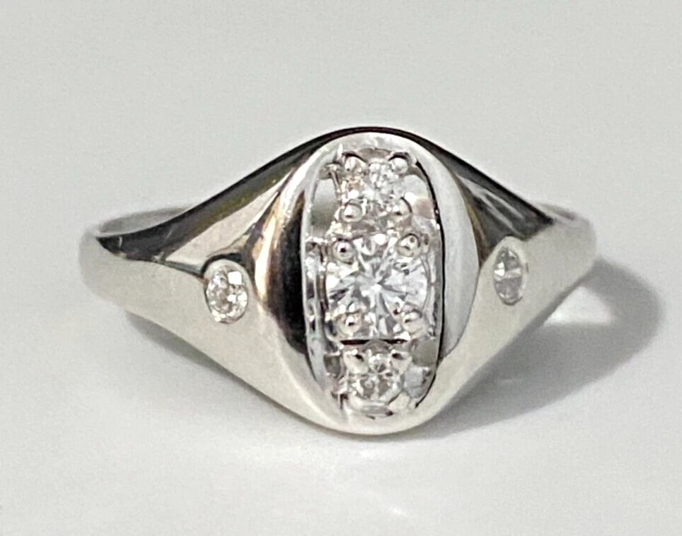 18K White Gold & 0.20CT Diamond Ring Size L 1/2 - 5 7/8