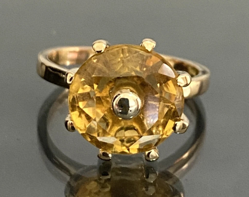 18K Yellow Gold & Orange Stone Set Ring Size M (US 6.15)