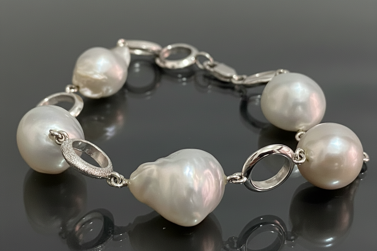 18K White Gold South Sea Baroque Pearl Bracelet 21cm Long