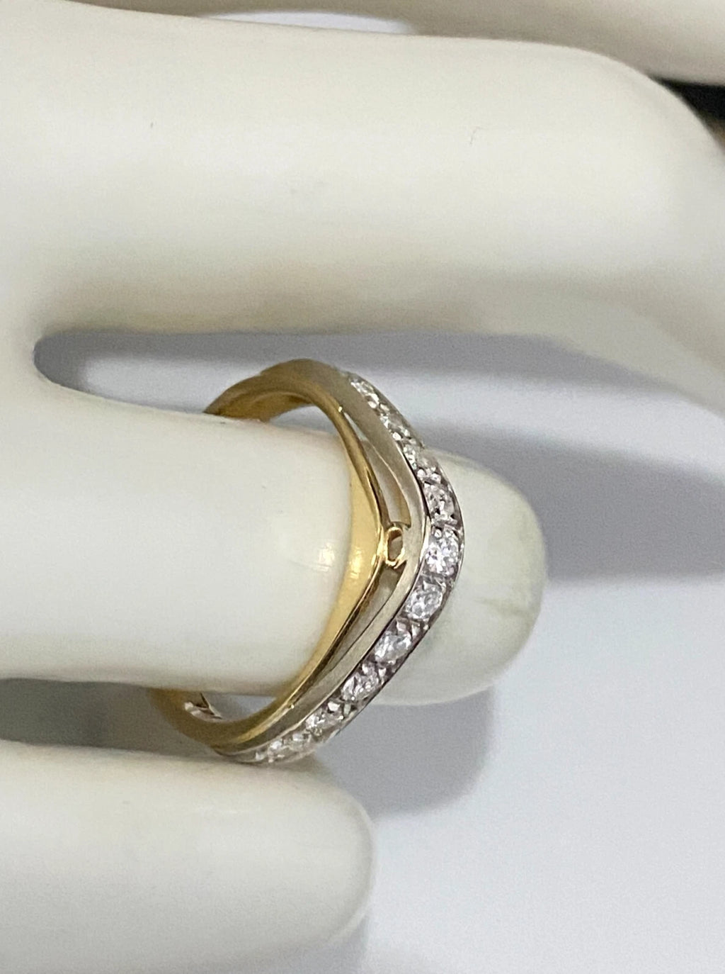 18K Yellow Gold & 0.30CT Diamond Shaped Half Eternity Ring Size M - 6