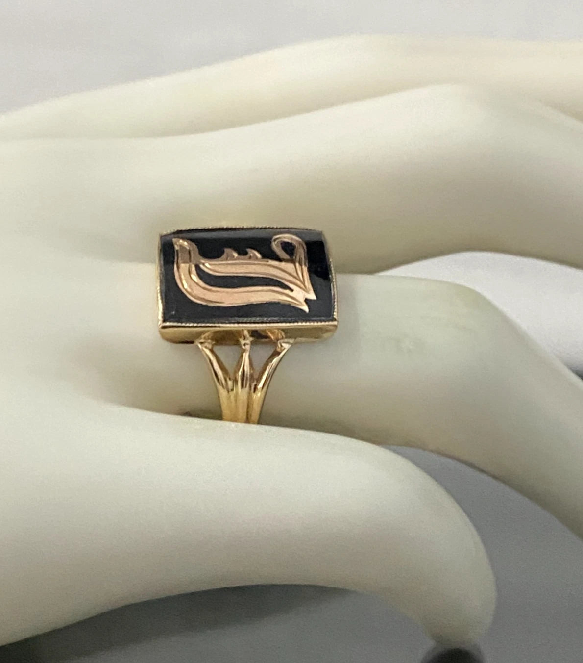 Antique 9K Yellow Gold & Onyx " J " Letter Initial Ring Size P - 7 3/4