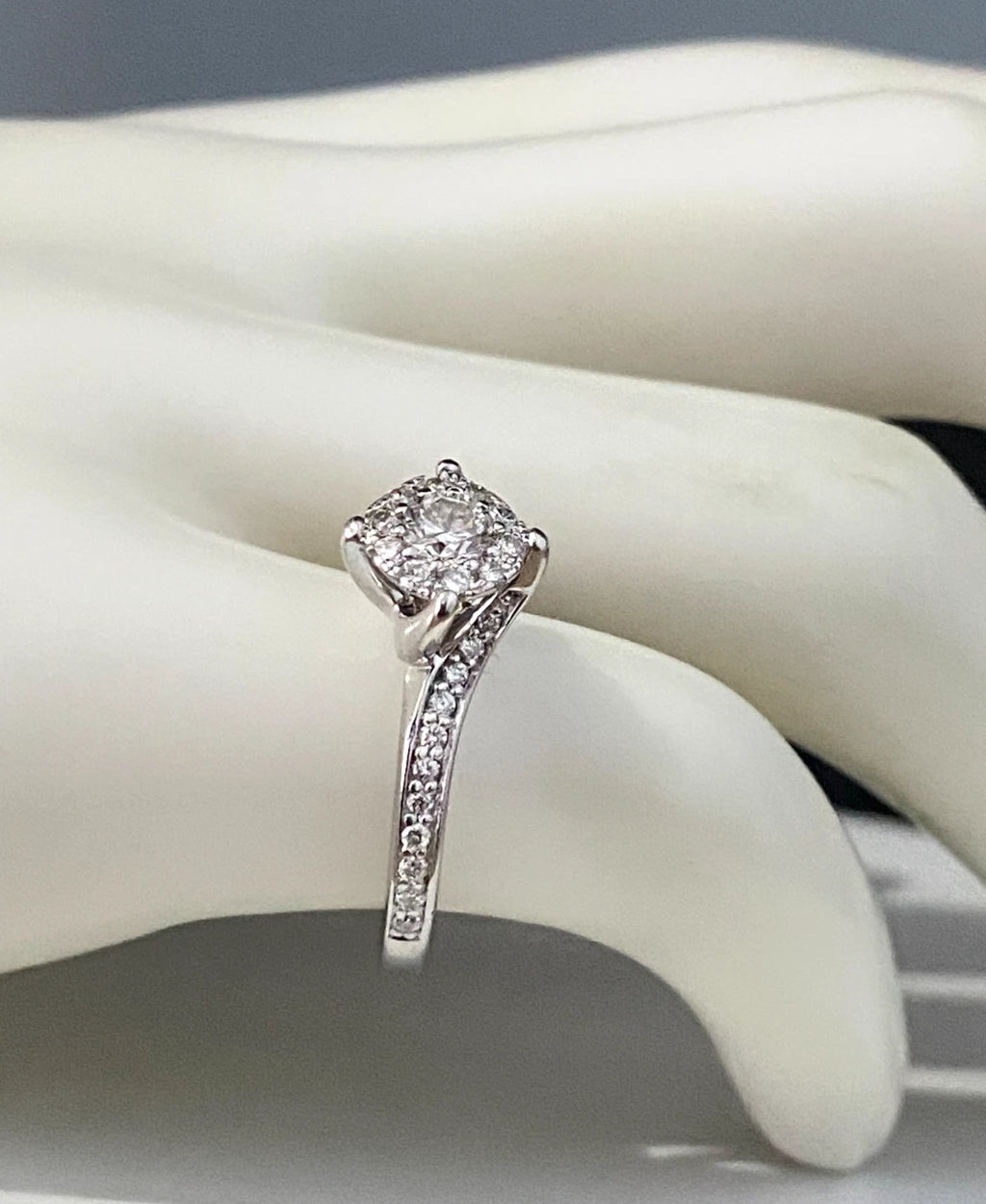 18K White Gold & 0.50CT Diamond Halo Ring Size J 1/2 - 5