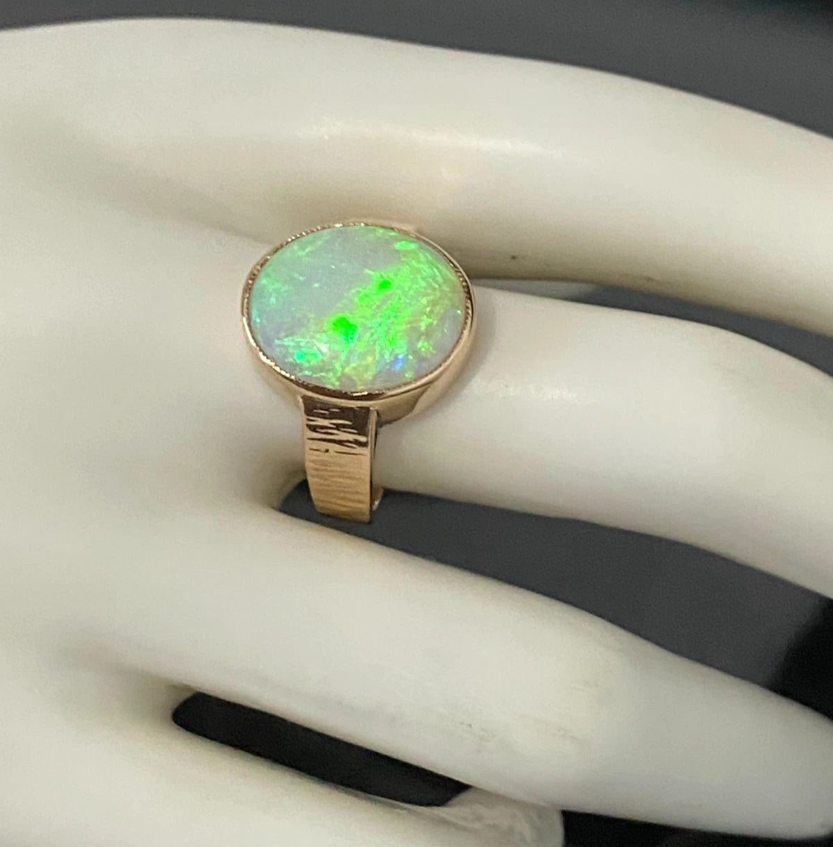 Vintage 9K Yellow Gold & Opal Ring Size S - 9 3/8