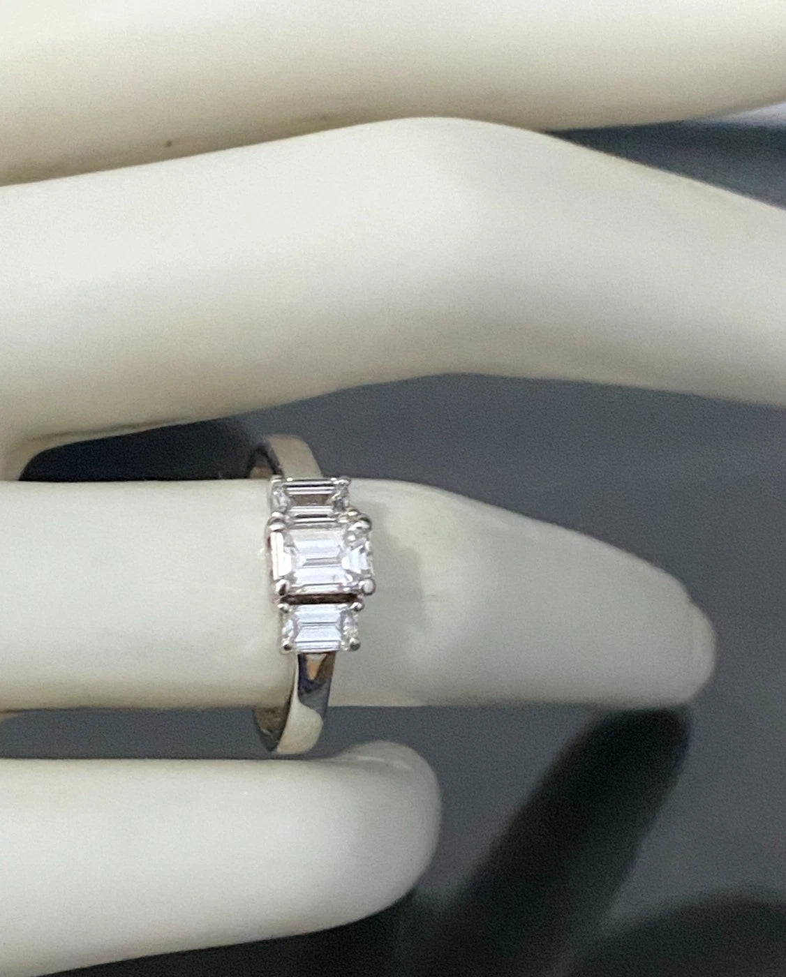 18K Gold & 1.0CT Emerald Diamond Engagement Ring /Certificate Size M - 6 1/4