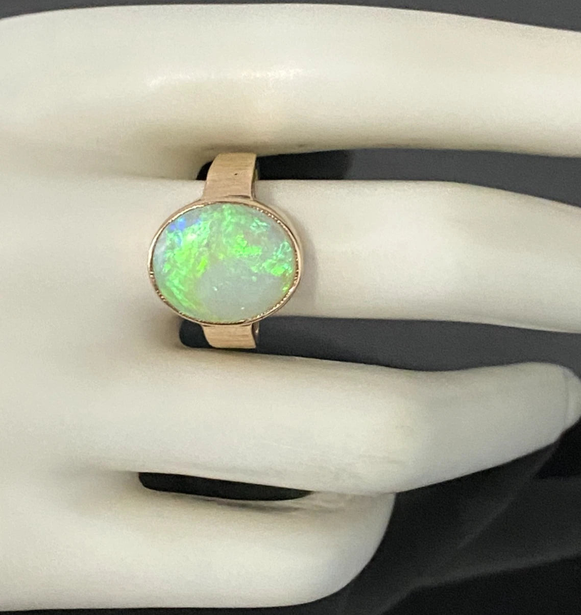Vintage 9K Yellow Gold & Opal Ring Size S - 9 3/8