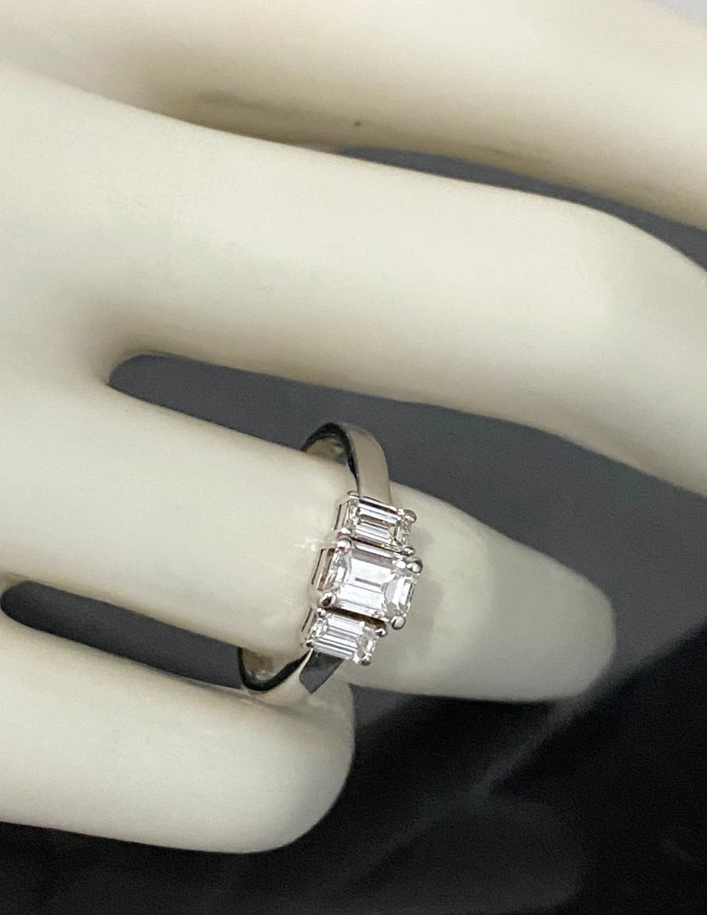 18K Gold & 1.0CT Emerald Diamond Engagement Ring /Certificate Size M - 6 1/4