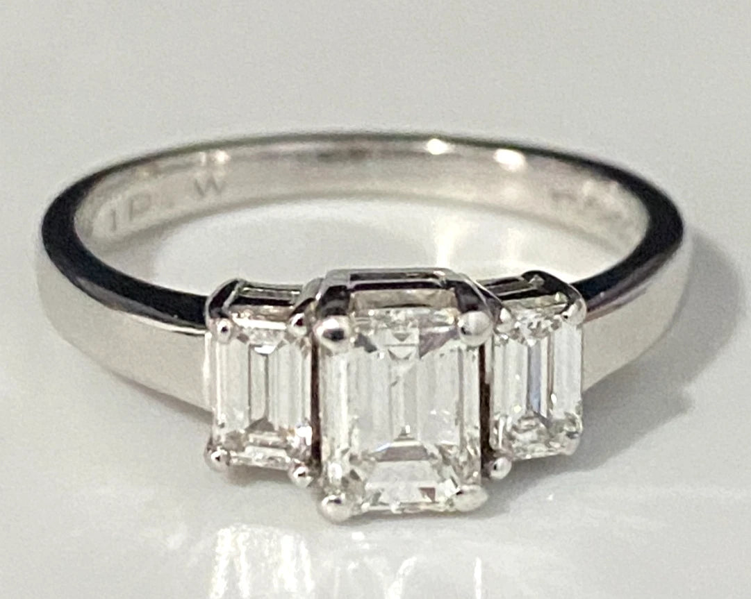18K Gold & 1.0CT Emerald Diamond Engagement Ring /Certificate Size M - 6 1/4