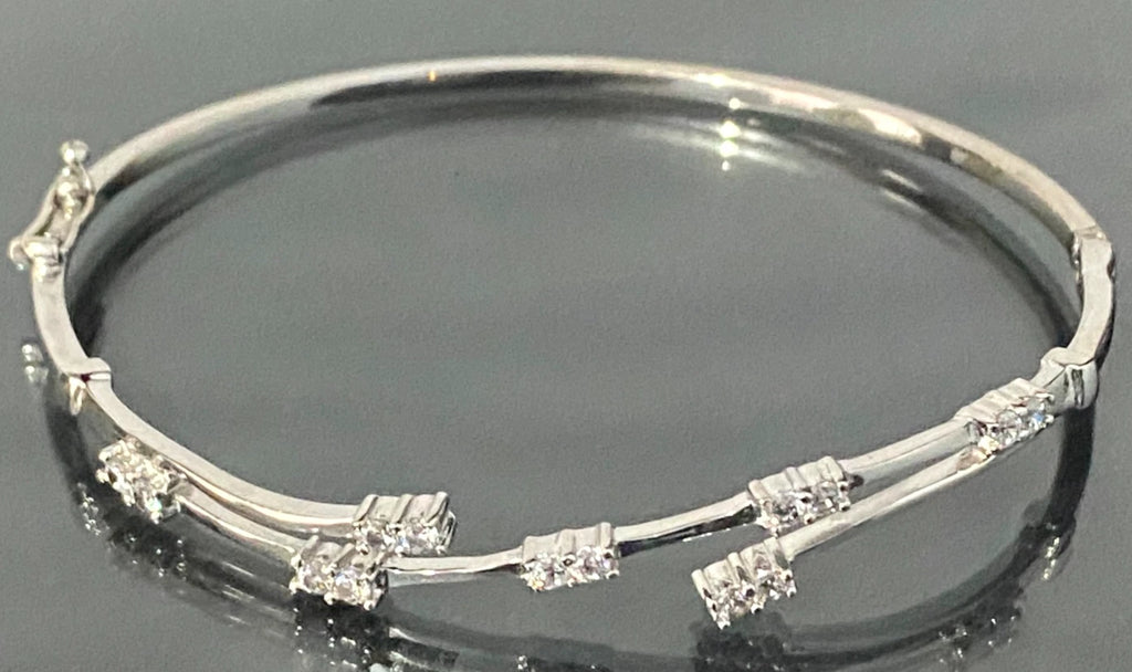 9ct White Gold & Cubic Zirconia Twist Hinged Oval Bangle - 62mm