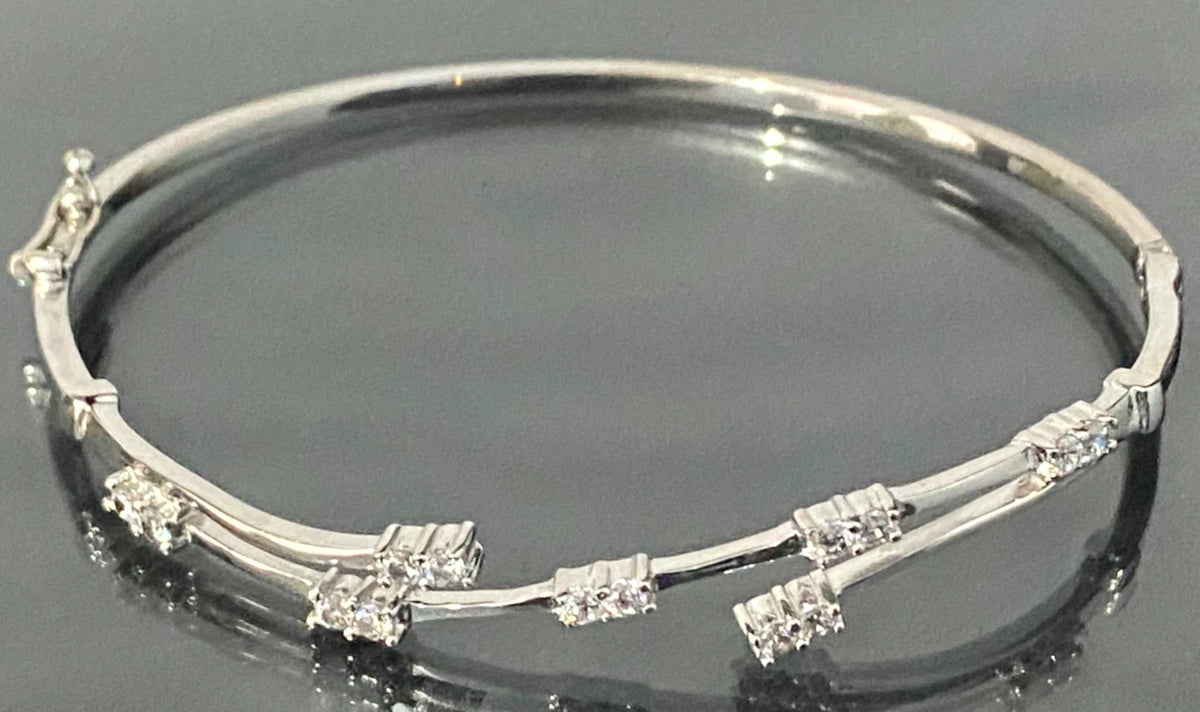 9ct White Gold & Cubic Zirconia Twist Hinged Oval Bangle - 62mm