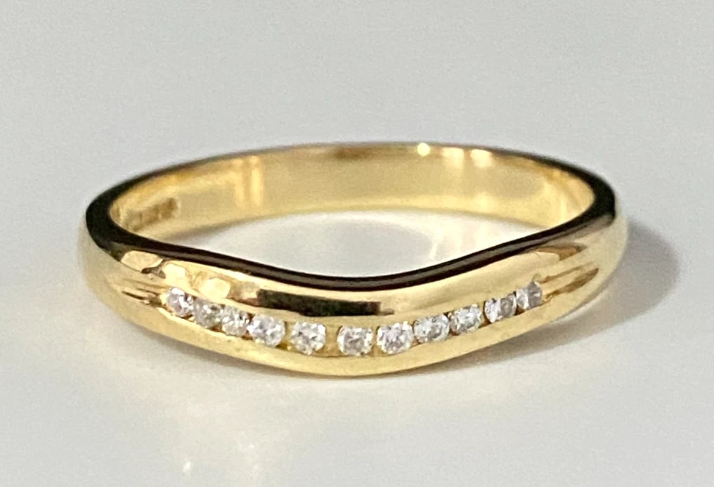 18K Yellow Gold & Diamond Curved Wedding Band Ring Size N 1/2 - 7