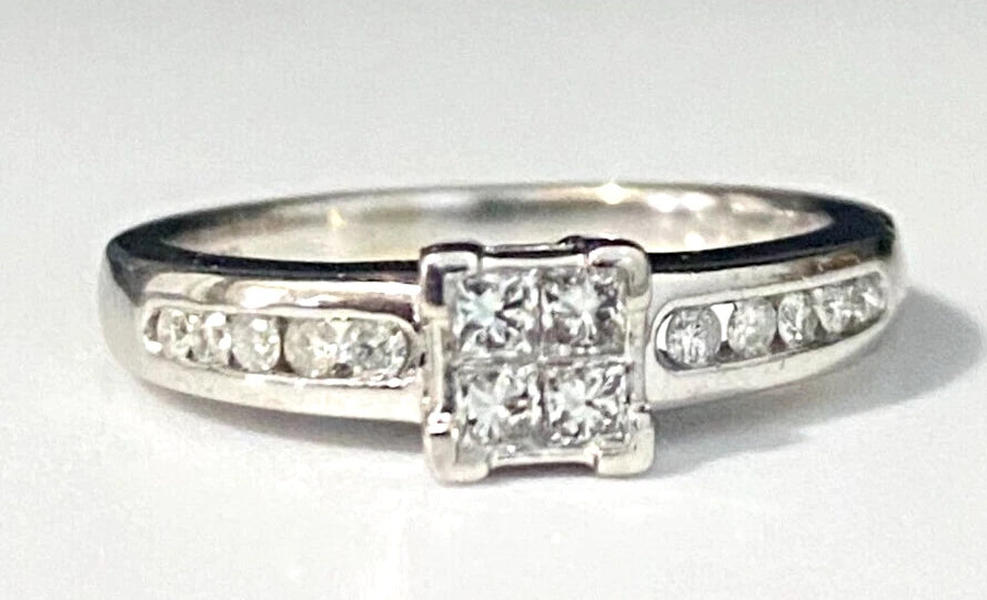18K White Gold & 0.25CT Princess Cut Diamond Engagement Ring Size J - 4 5/8