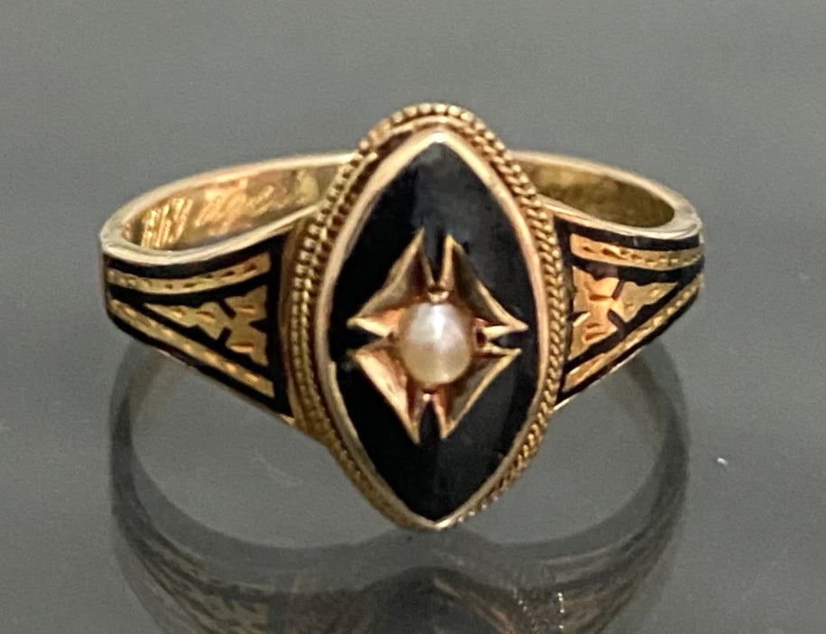 1860's Victorian 15K Yellow Gold Pearl & Enamel memorial Ring - Size L (US 5.75)