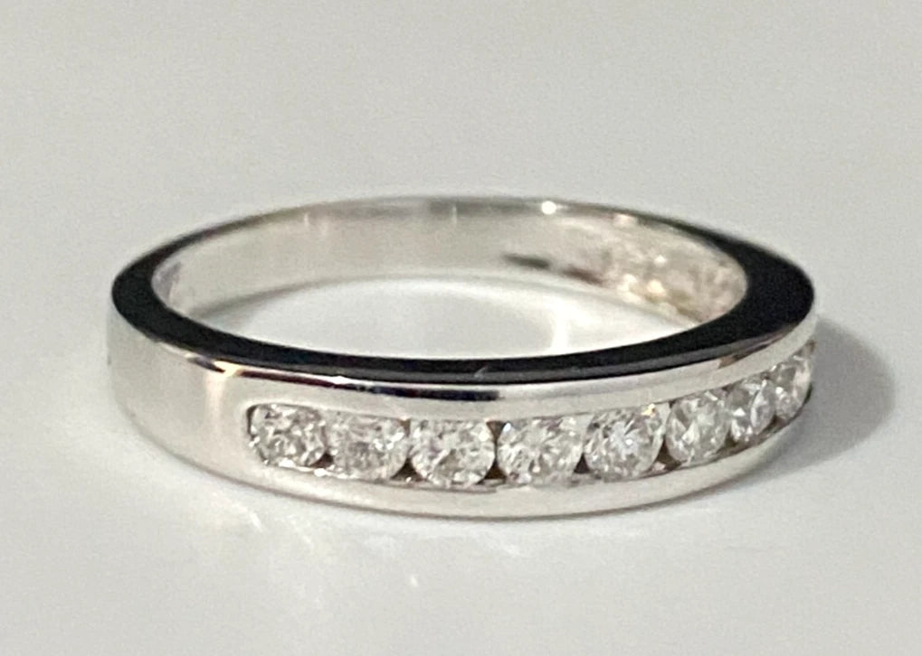 18K White Gold & 0.33CT Diamond Channel Set Ring Size J - 4 3/4