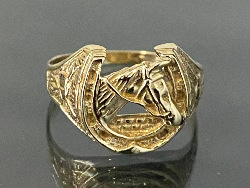 9K Yellow Gold Horse & Horseshoe Ring Size T - 10