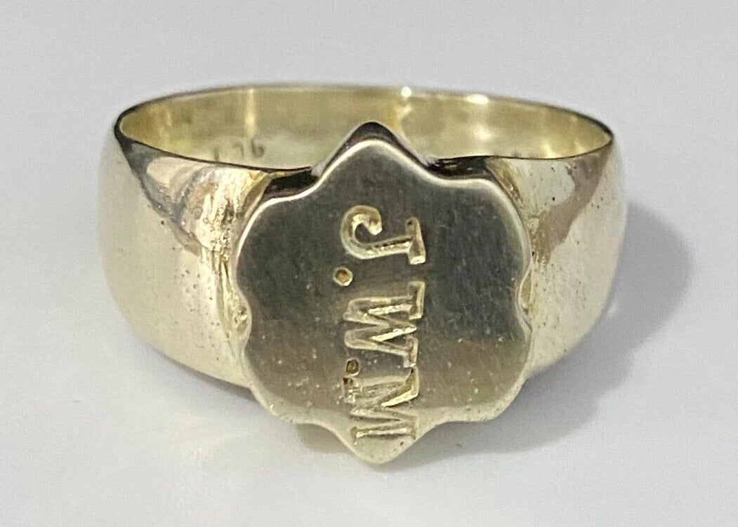An Early 9K Yellow Gold "J.W.M" Initial Signet Ring Size Q - 8
