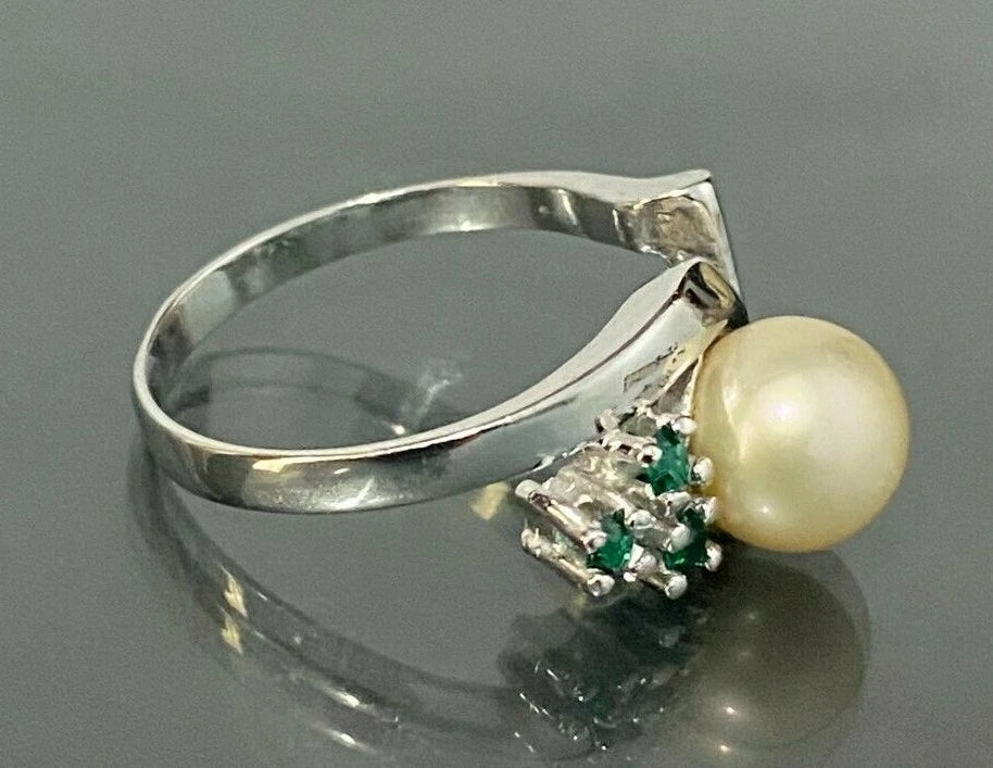 9K White Gold W/ Pearl & Green Stone Ring Size O - 7