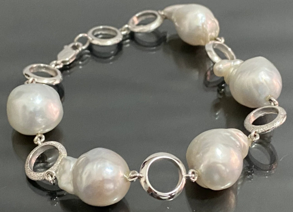 18K White Gold South Sea Baroque Pearl Bracelet 21cm Long