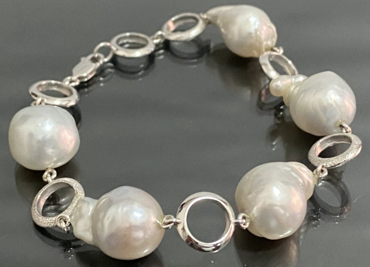 18K White Gold South Sea Baroque Pearl Bracelet 21cm Long