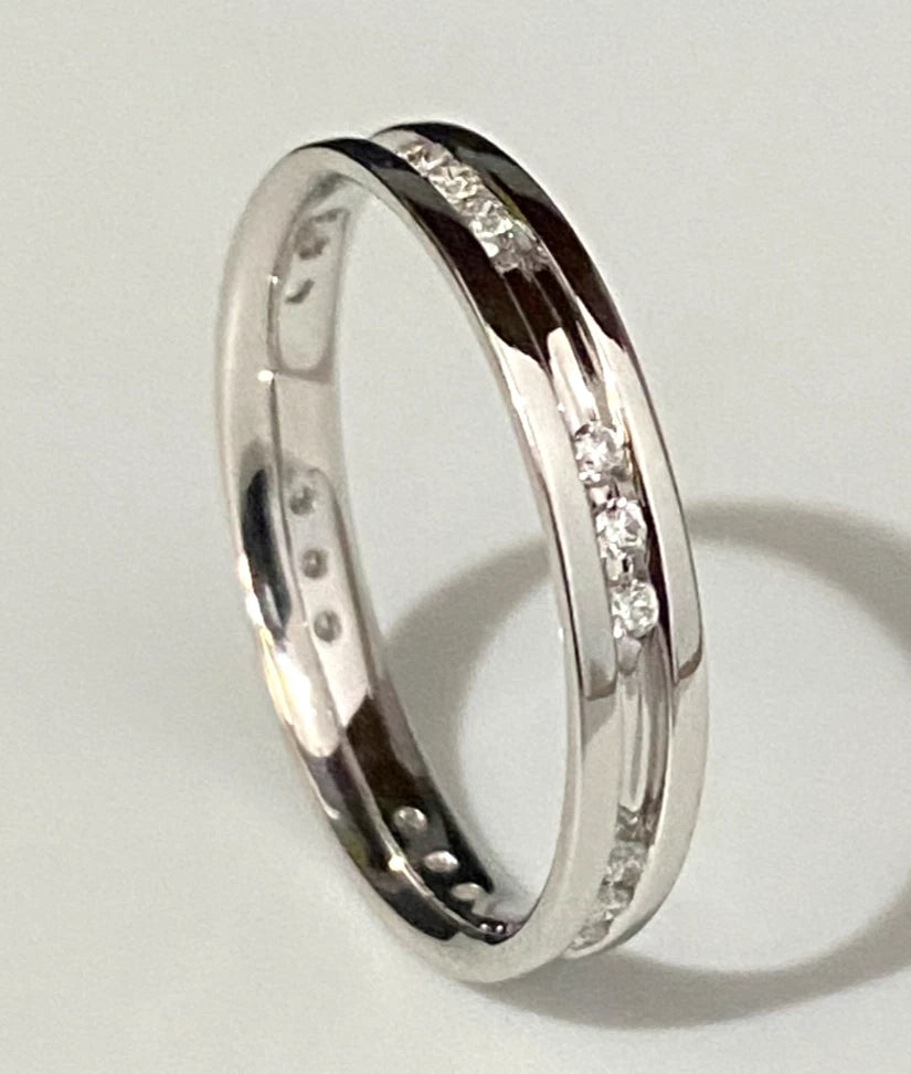 18K White Gold & Diamond Wedding Ring Size P - 7 3/4