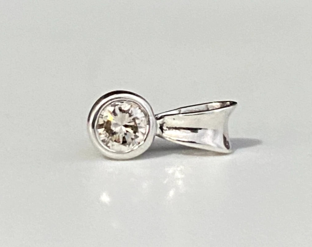 9K White Gold & 0.15CT Diamond Bezel Set Single Stone Pendant