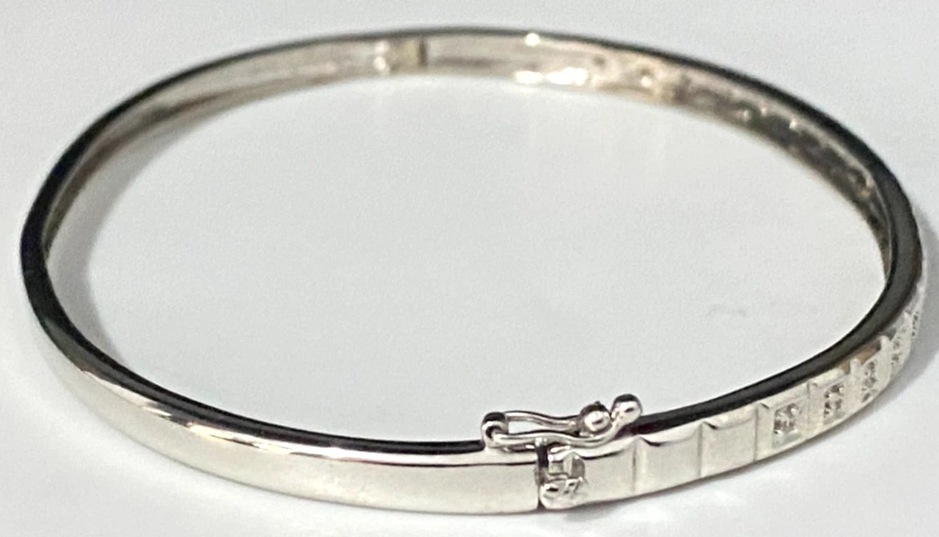 9K White Gold & Diamond Hinged Bangle 62mm