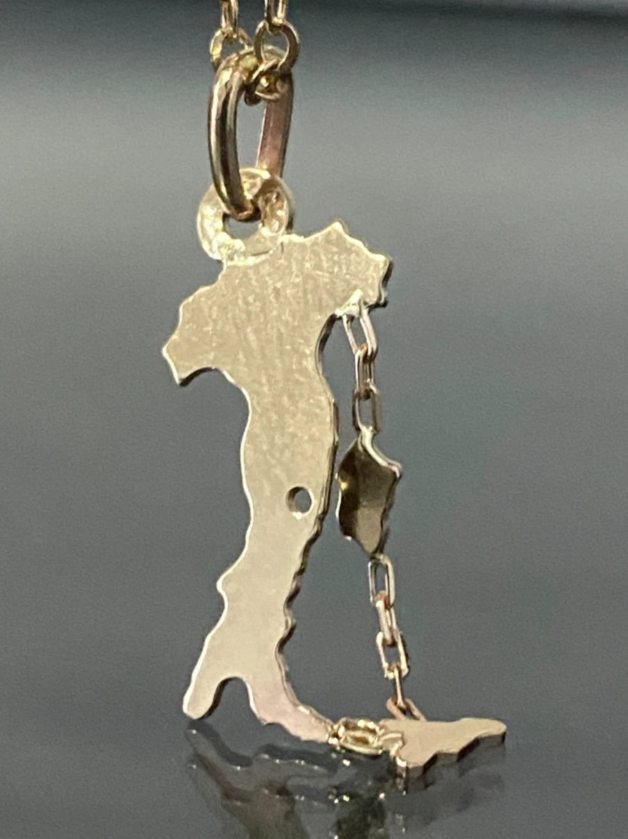 9K Yellow Gold Italy Map Charm / Pendant