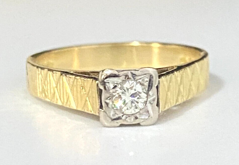 18K Yellow Gold & Diamond Solitaire Illusion Set Ring Size L 1/2 - 5 7/8