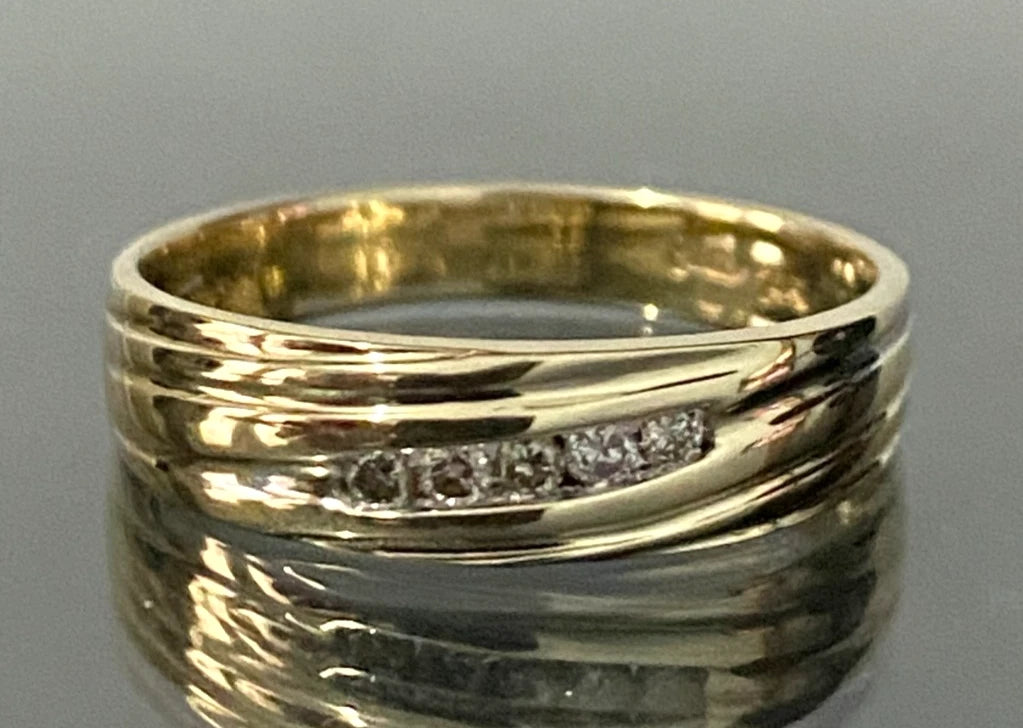 14K Yellow Gold & Diamond Channel Set Ring Size O - 7