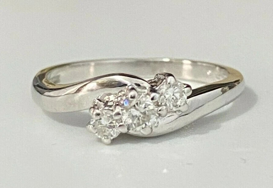 18K White Gold & 0.33CT Diamond Twist Three Stone Ring Size P - 7 1/2