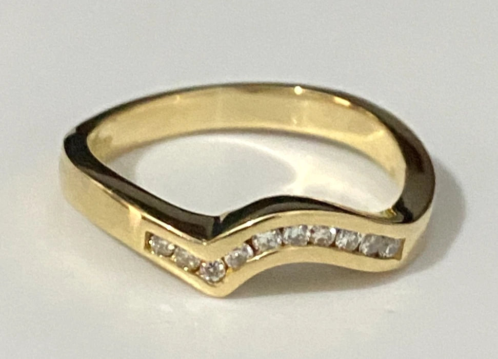 18K Yellow Gold & Diamond Curved Wedding Band Ring Size L - 5 7/8