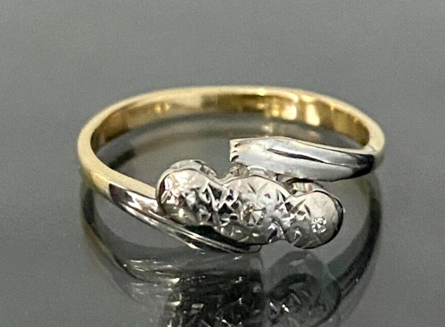 18K Yellow Gold & Diamond Three Stone Crossover Ring Size J - 4 5/8