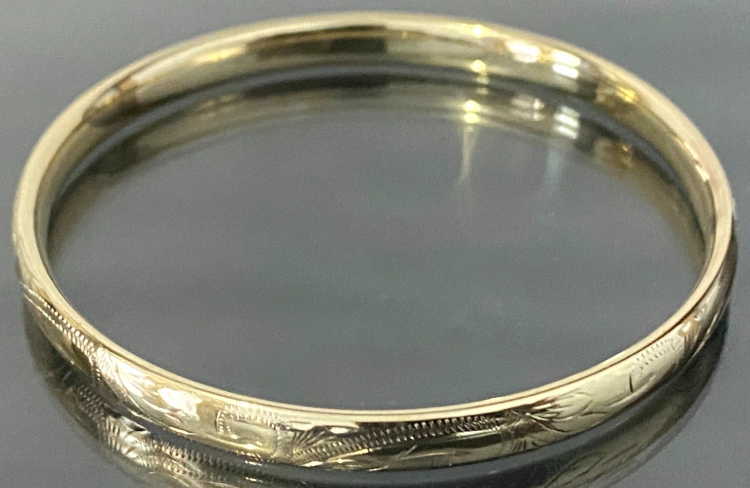 Vintage 9ct Yellow Gold Fully Engraved Bangle