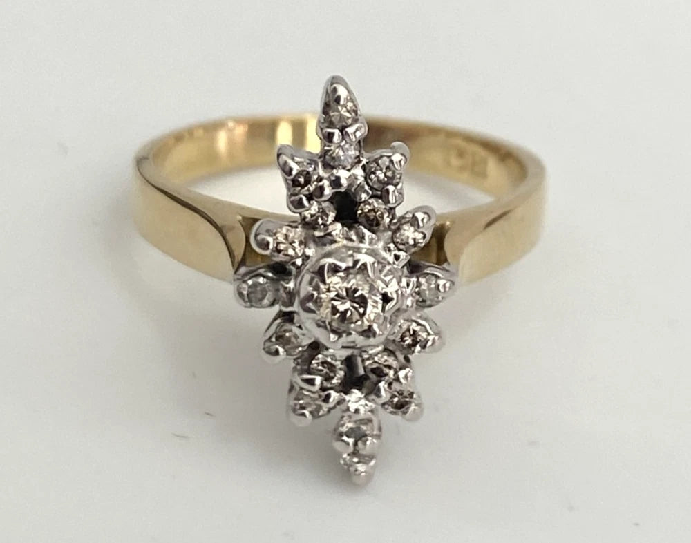 Vintage 18K Yellow Gold & Diamond Cluster Ring Size K (US 5.25)