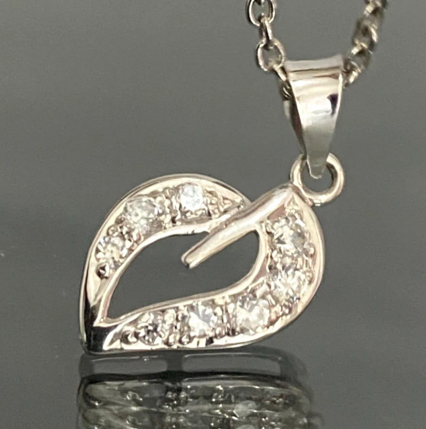 18K White Gold & Cubic Zirconia Heart Pendant 23.0mm High
