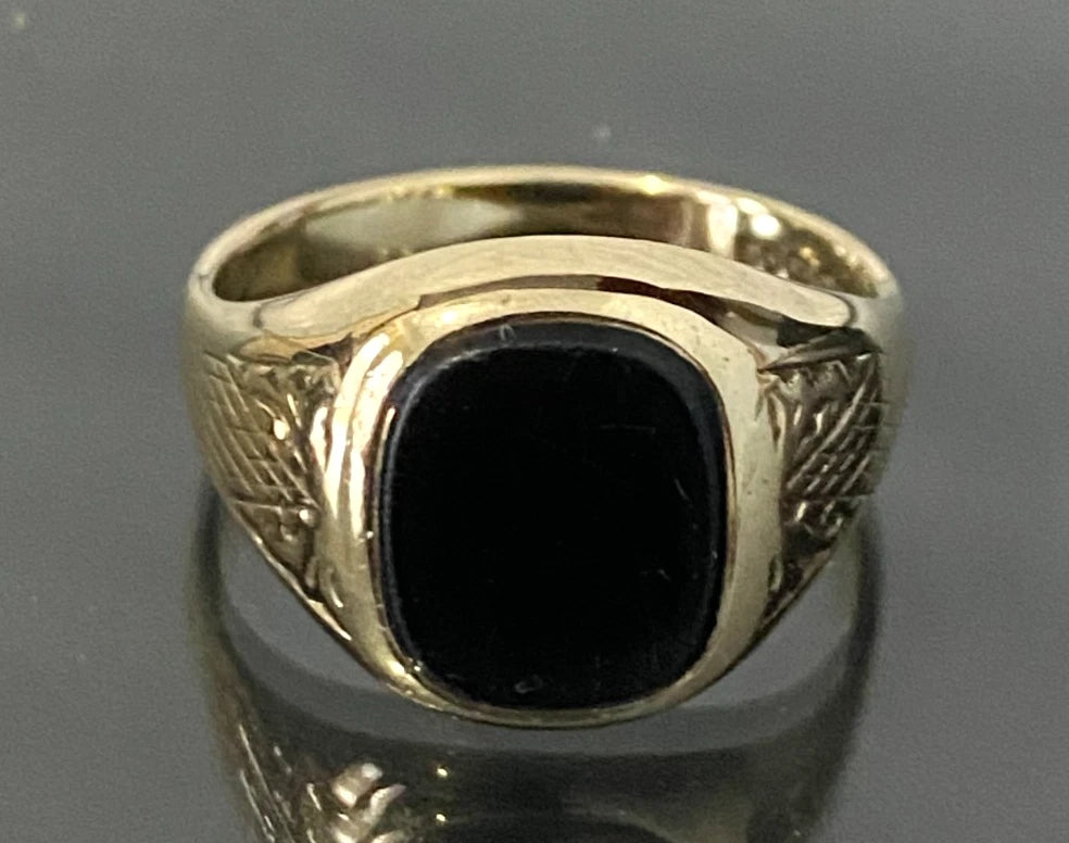 1970's 9K Yellow Gold & Onyx Men's engraved Signet Ring Size V - 11