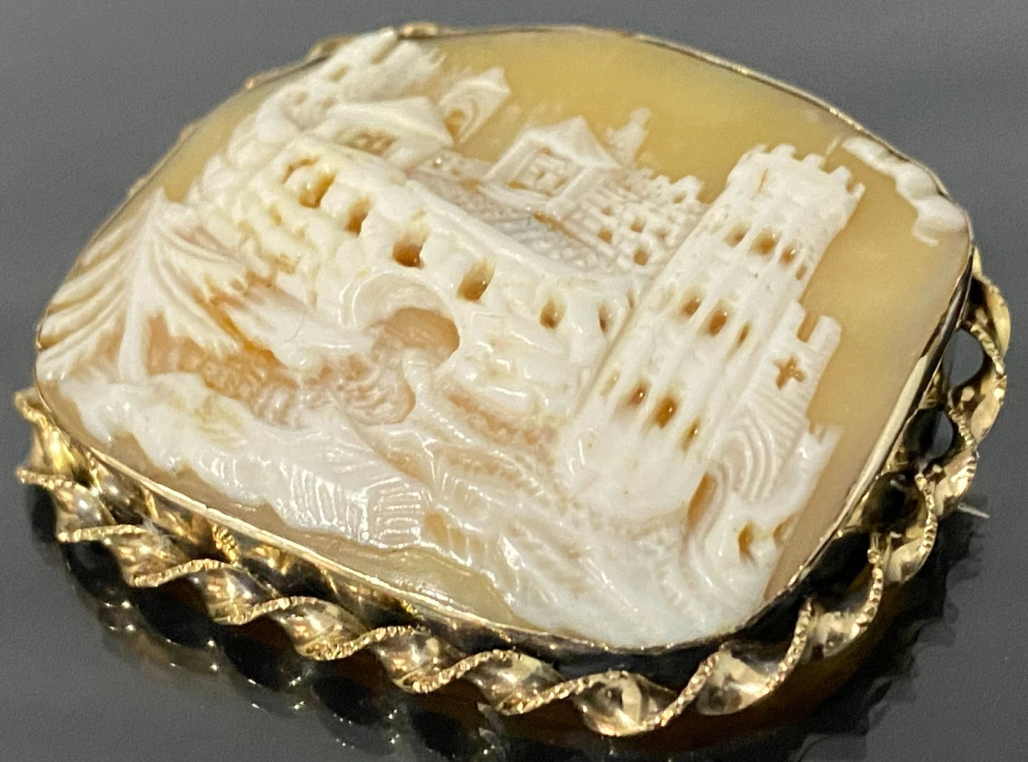 Victorian Yellow Rolled Gold & Carved Cameo Brooch/Pendant
