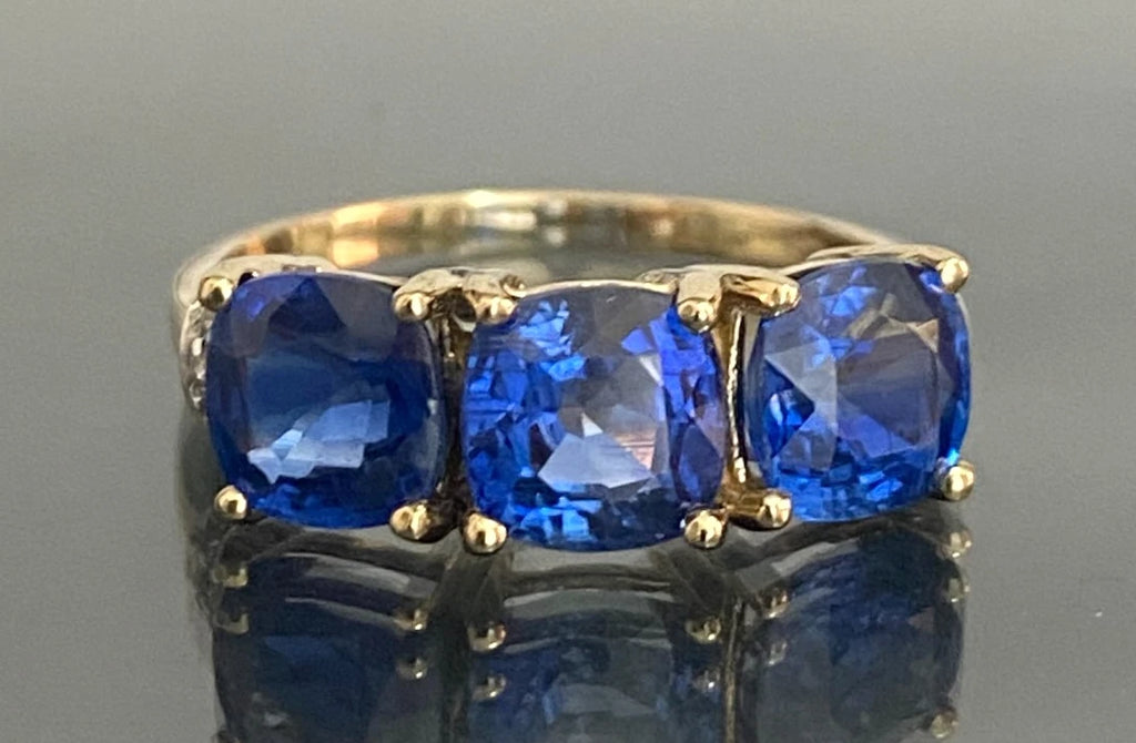 9K Yellow Gold Royal Blue Kyanite Three Stone Ring - Size N (US 6.75)