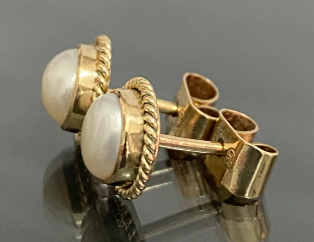 Vintage 9K Yellow Gold & White Pearl Twisted Rope Border Stud Earrings 10.0mm