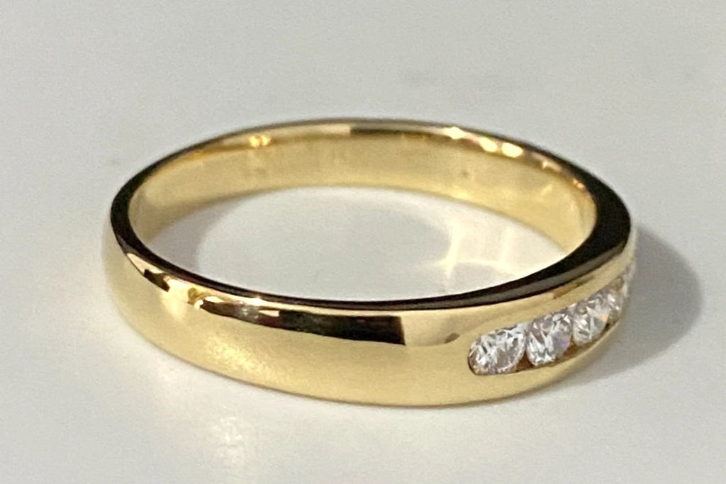 18K Yellow Gold & 0.25CT Diamond Channel Set Wedding Band Ring Size O - 7 1/4