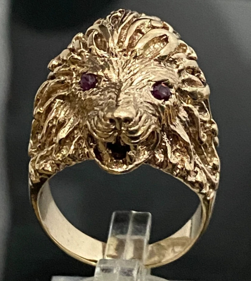 Heavy 9K Yellow Gold & Ruby Carved Lion Head Ring Size T - 10