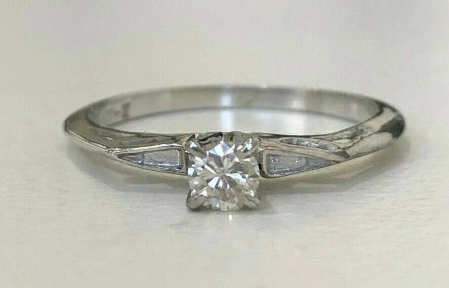 14K White Gold & 0.18CT Diamond Solitaire Ring Size L 1/2 - 5 7/8