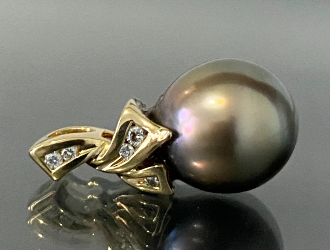 18K Yellow Gold W/ Tahitian Pearl & Diamond Pendant 22.0mm High
