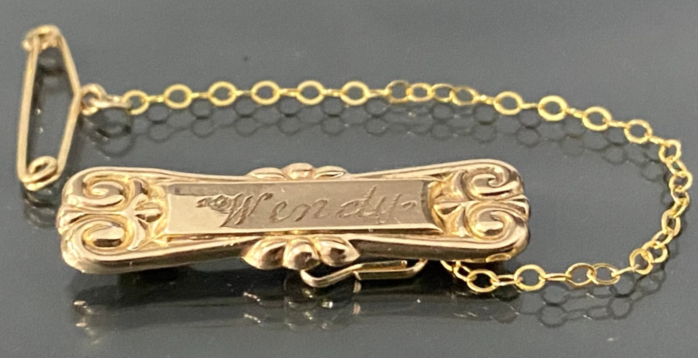 9K Yellow Gold Engraved " Wendy " Baby Brooch