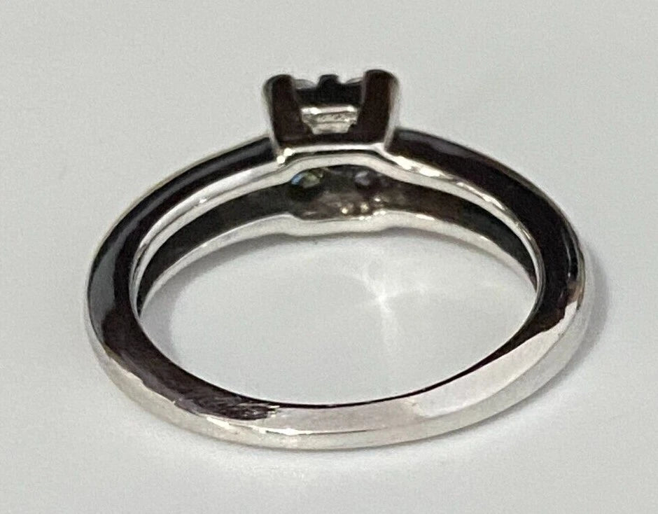 18K White Gold & 0.25CT Diamond Cluster Ring Size H 1/2 - 4