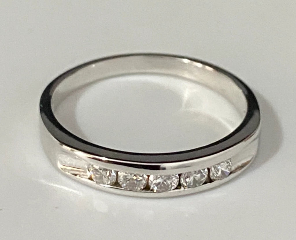 18K White Gold & 0.30CT Diamond Channel Set Ring Size M 1/2 - 6 1/4