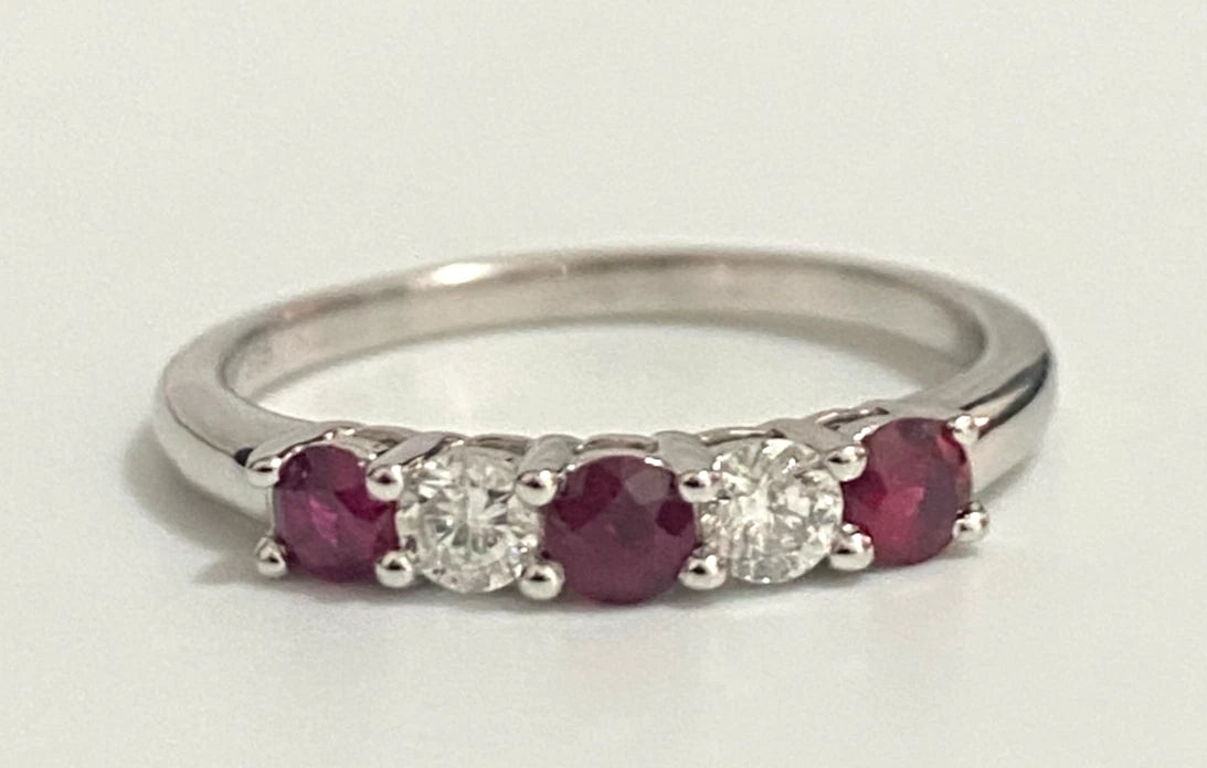 9K White Gold W/ Ruby & Diamond 5 Stone Band Ring Size M 1/2 (US 6.5)