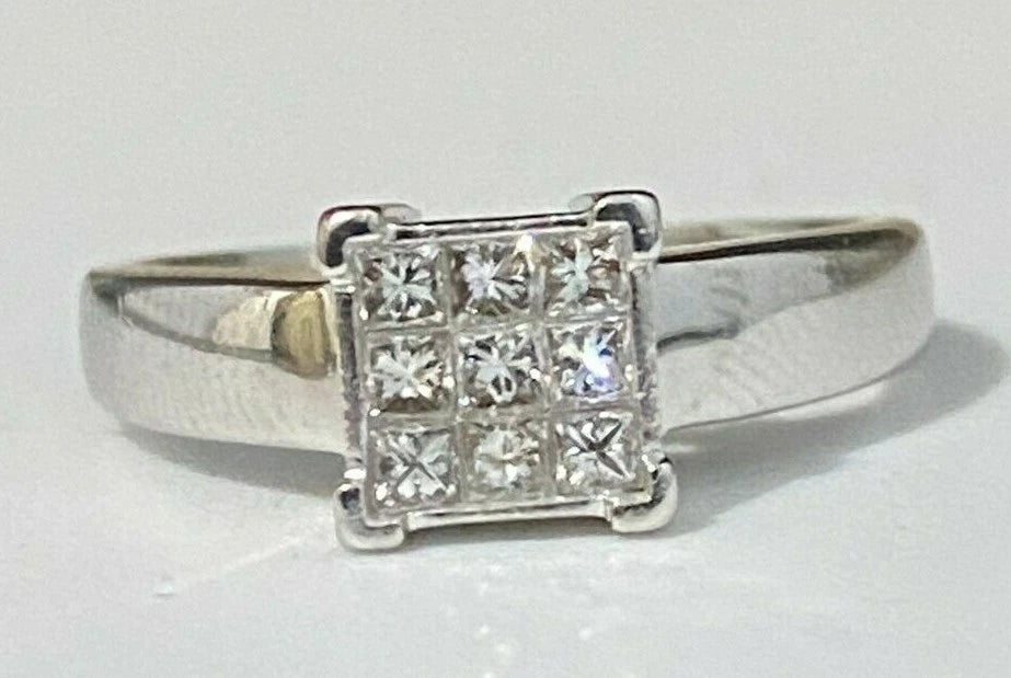 18K White Gold & 0.25CT Princess Cut Diamond Ring Size J - 4 5/8